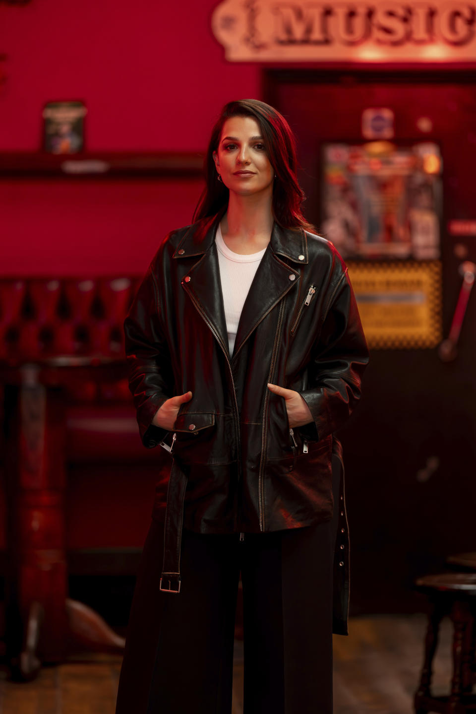 Marisa Abela posa para un retrato en el pub Dublin Castle durante la promoción de la película "Back to Black" el viernes 22 de marzo de 2024 en Londres. (Foto Vianney Le Caer/Invision/AP)