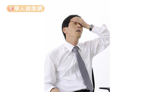 「熱衰竭」的主要症狀，大致是嚴重的疲倦感，頭痛、心慌、口渴。