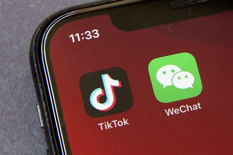 <cite>TikTok（抖音國際版）與Wechat（微信）。（資料照，美聯社）</cite>