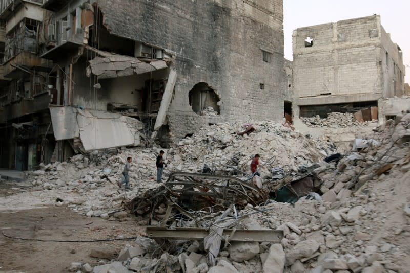 Les forces gouvernementales syriennes et les rebelles ont engagé vendredi de violents combats au nord d'Alep. /Photo prise le 29 septembre 2016/REUTERS/Abdalrhman Ismail