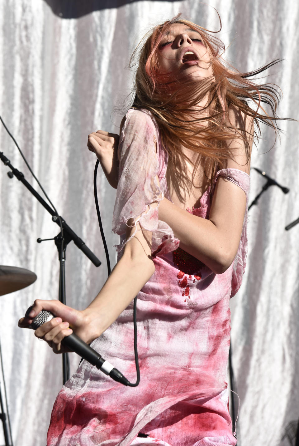 Arrow de Wilde of Starcrawler performs in 2019. (Photo: Tim Mosenfelder/Getty Images)