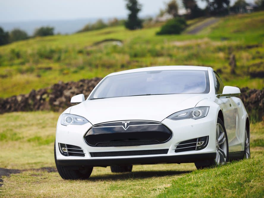 tesla model s DE shutterstock_186846824