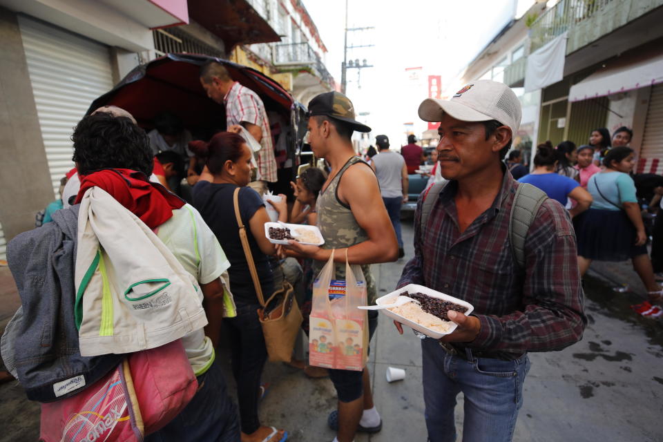 FOTOS | Migrantes toman calles de Huixtla, Chiapas, rumbo a EEUU