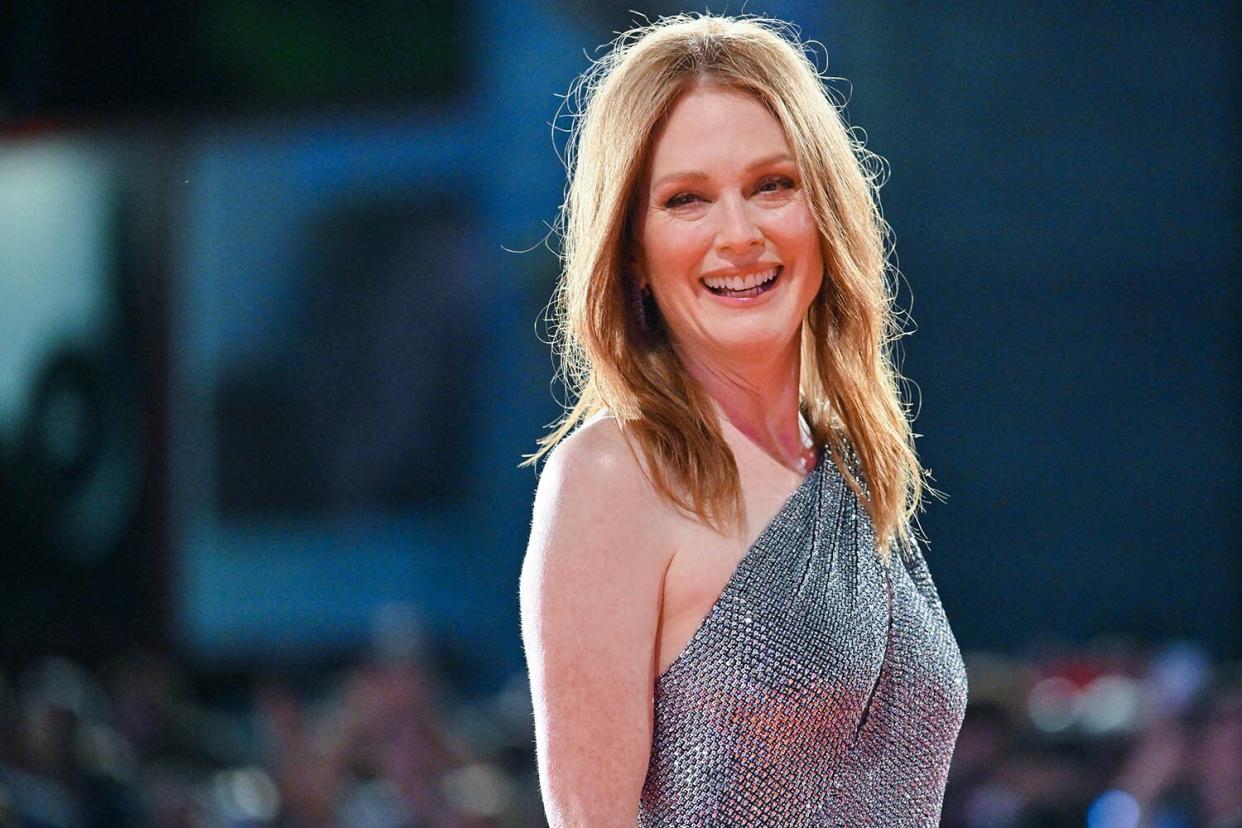 Julianne Moore arrives on September 5, 2022 for the screening of the film "Love Life" presented in the Venezia 79 competition as part of the 79th Venice International Film Festival