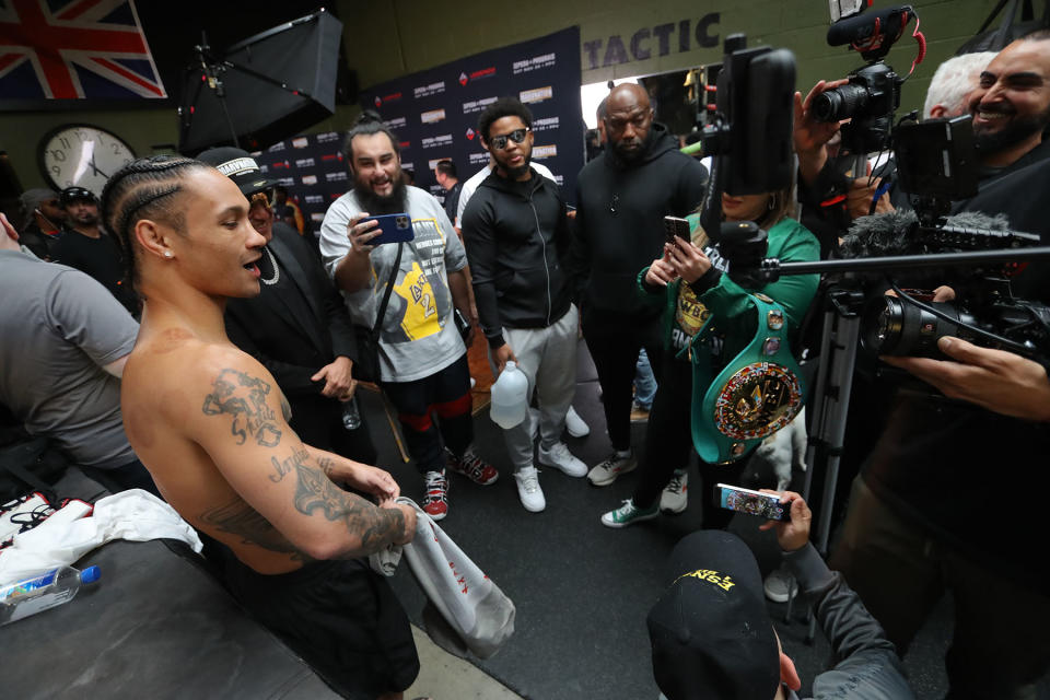 Regis Prograis responde preguntas luego de un entrenamiento previo a su pelea el sábado en Carson, California, contra José Zepeda por el título vacante del peso superligero del CMB.  (Tom Hogan/Hoganphotos)