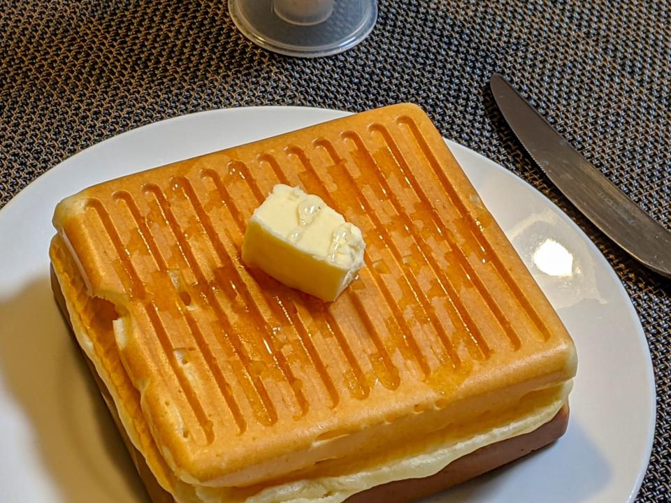 The latest cool culinary trick is making fluffy and thick pancakes using a sandwich maker, as recommended by Japanese Twitter user @yas_yuki0573.