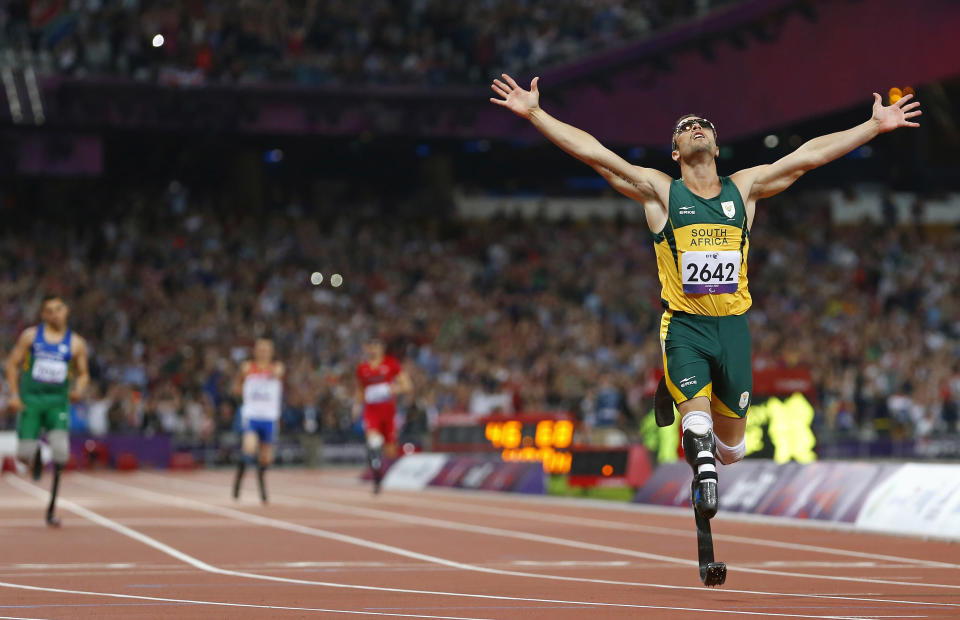 Oscar Pistorius of South Africa celebrates winning the Men's 400m T44 Final during the London 2012 Paralympic Games at the Olympic Stadium in London September 8, 2012. REUTERS/Andrew Winning (BRITAIN - Tags: SPORT OLYMPICS ATHLETICS) - RTR37PAZ
