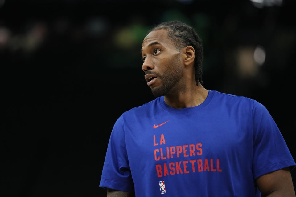 MILWAUKEE, WI - MARCH 4: Kawhi Leonard #2 of the Los Angeles Clippers warms up before a game against the Milwaukee Bucks at Fiserv Forum on March 4, 2024 in Milwaukee, Wisconsin. Note to User: You expressly acknowledge and agree that by downloading or using this photo, you are agreeing to the terms of the Getty Images License Agreement.  (Photo by Patrick McDermott/Getty Images)