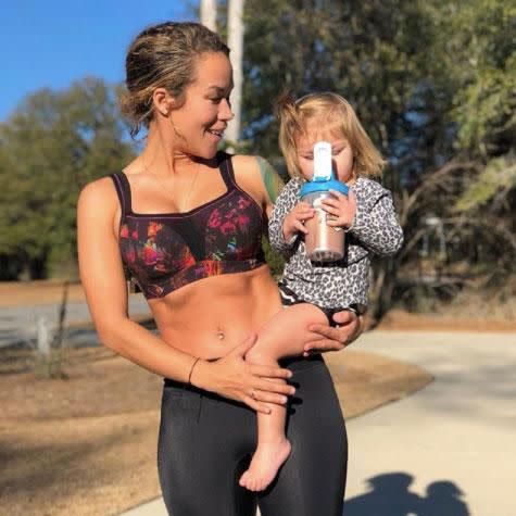 Taking to Instagram, the 'Diary Of A Fit Mommy' blogger has revealed she's just one of many women who have been called 'lazy' and 'useless' for not going to work, and she says there's criticism towards both types of mums - those who stay at home, and those who don't. Source: Instagram/diaryofafitmommyofficial