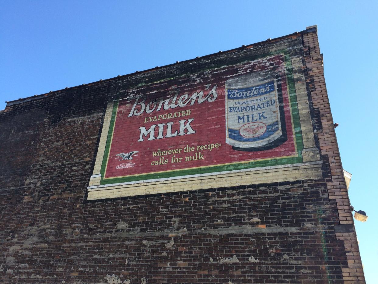 This Borden's Evaporated Milk advertisement is found on the side of a brick building on Fort Street near Waterman Street in southwest Detroit.  This find was suggested in an e-mail from Rogerio Hinojosa.