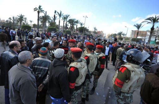 Photo Par - - A Port-Saïd, ville du nord-est de l'Egypte où s'affrontent depuis des semaines manifestants et forces de l'ordre, la haine de la police est telle que des habitants disent vouloir s'en débarrasser, certains appelant même l'armée à la remplacer