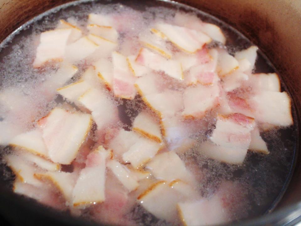 bacon blanching in water