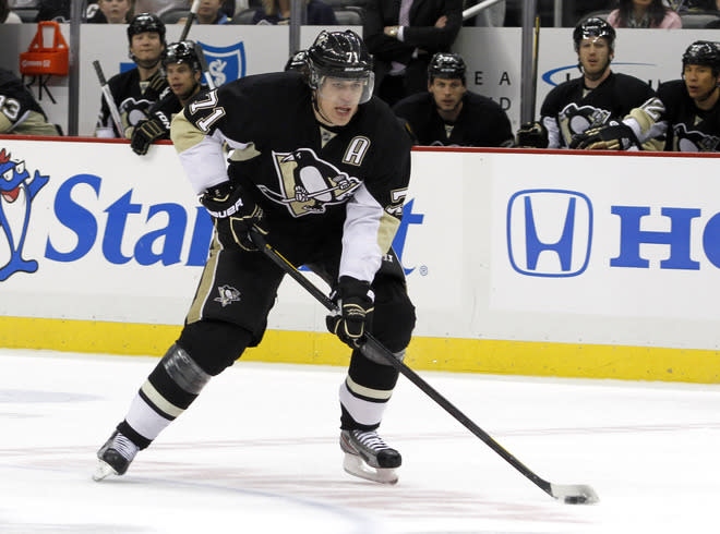 PITTSBURGH, PA - APRIL 7: Evgeni Malkin #71 of the Pittsburgh Penguins handles the puck against the Philadelphia Flyers during the game at Consol Energy Center on April 7, 2012 in Pittsburgh, Pennsylvania. (Photo by Justin K. Aller/Getty Images)