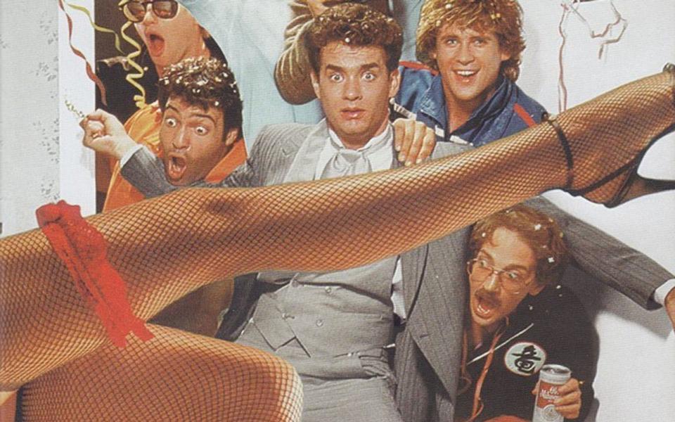 In "Bachelor Party" (1984) etwa erlebten wir einen Tom Hanks, der sich - damals noch etwas schlanker als heute - als Busfahrer durch eine chaotische Junggesellenparty lavieren musste. Auch wenn er in der US-Komödie bereits sein tragikomisches Talent bewies: Albernheiten wie diese hat der zweifache Oscarpreisträger längst hinter sich gelassen. (Bild: Koch Media)