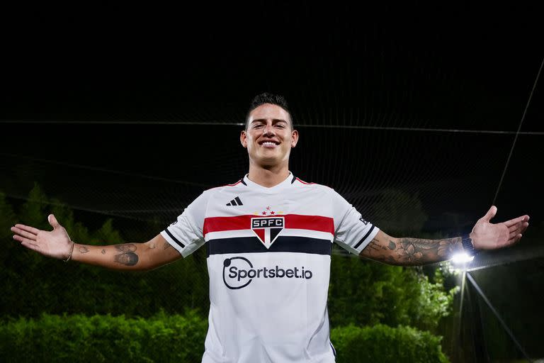 James Rodríguez firmó este sábado como refuerzo de San Pablo, que será rival del Ciclón en la Copa Sudamericana; el pichón surgido en Banfield de la mano de Falcioni, un refuerzo de jerarquía