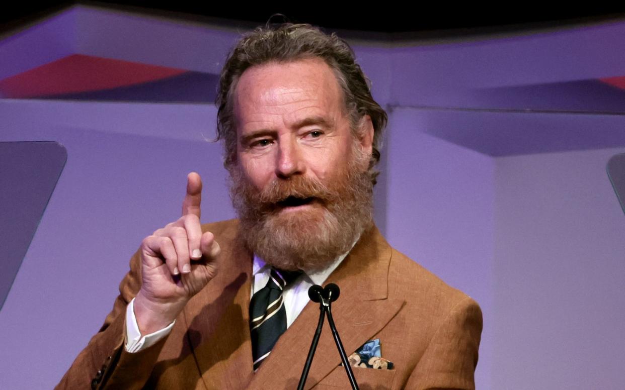 Bryan Cranston (66) wird Teil der diesjährigen Supber-Bowl-Kampagne - und zwar für eine Snack-Marke. (Bild: 2022 Getty Images/Theo Wargo)