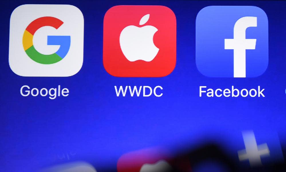 Logos of apps for Google, Apple and Facebook on a phone screen