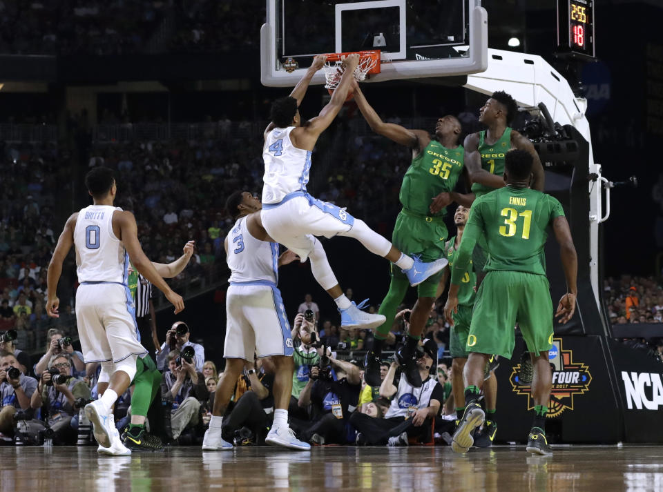 North Carolina forward Isaiah Hicks (4) dunks the ball over Oregon's Kavell Bigby-Williams (35) and Jordan Bell (1) during the first half in the semifinals of the Final Four NCAA college basketball tournament, Saturday, April 1, 2017, in Glendale, Ariz. (AP Photo/David J. Phillip)