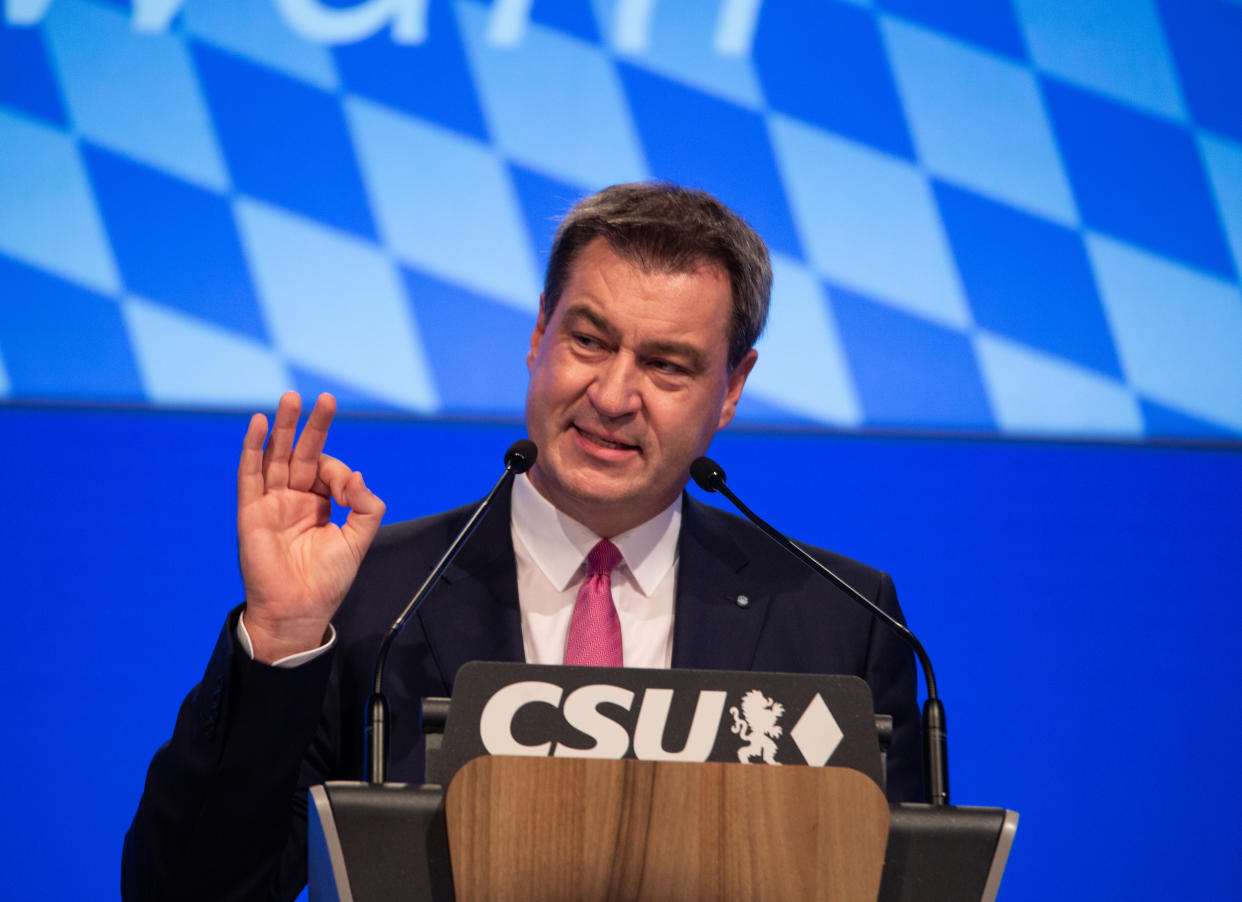 Das Logo des neuen bayerischen Raumfahrtprogramms „Bavaria One“ ziert das Konterfei von Ministerpräsident Markus Söder von der CSU. (Bild: Alexander Pohl/NurPhoto via Getty Images)