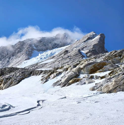 Little snow and bare rock on the summit sections of Makalu