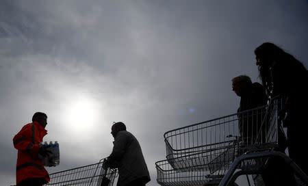 Local residents collect bottled water distributed by Thames Water after mains supplies to homes were cut off following bad weather, in Balham, south London, March 5, 2018. REUTERS/Toby Melville