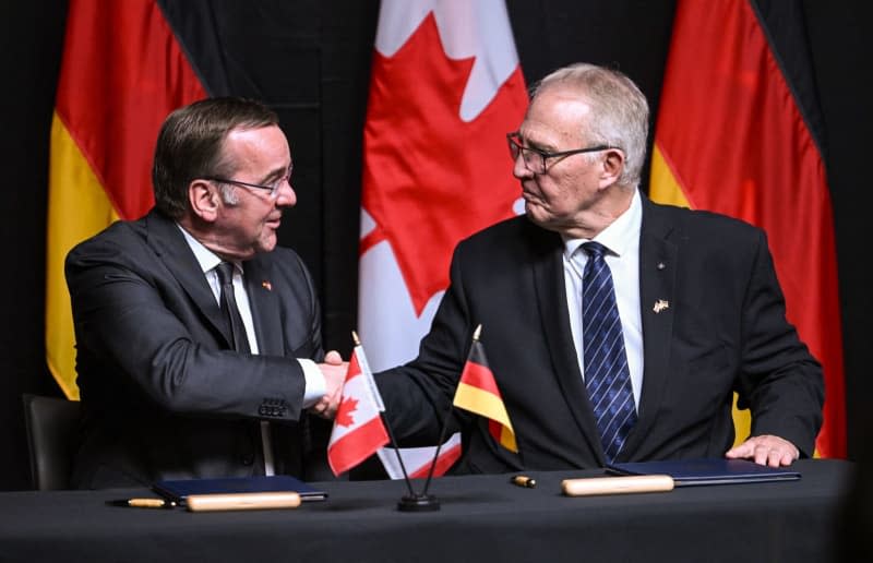Canadian Minister of Defence Bill Blair (R) and German Minister of Defence Boris Pistorius shake hands after signing a joint declaration of intent in Ottawa. Britta Pedersen/dpa