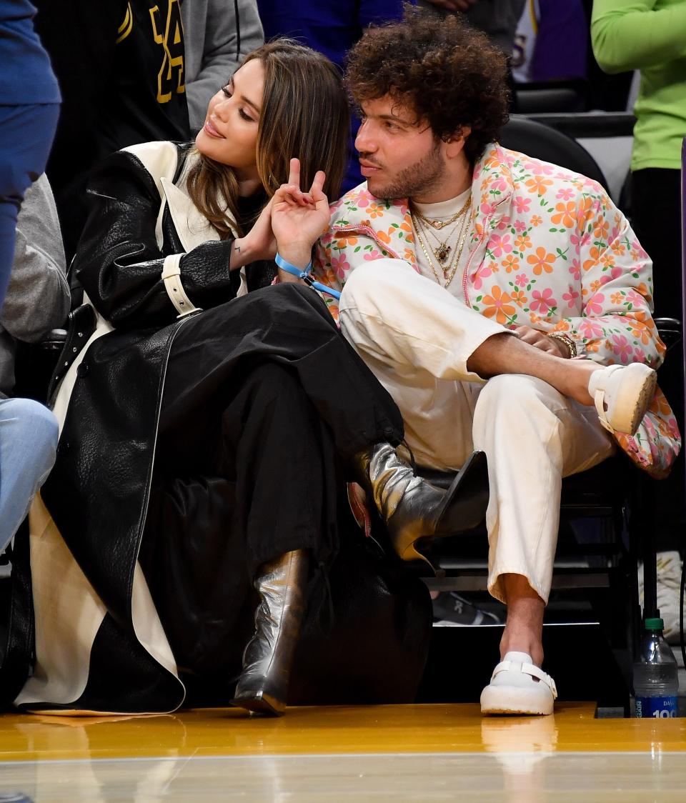 <h1 class="title">Celebrities At The Los Angeles Lakers Game</h1><cite class="credit">Allen Berezovsky/Getty Images</cite>