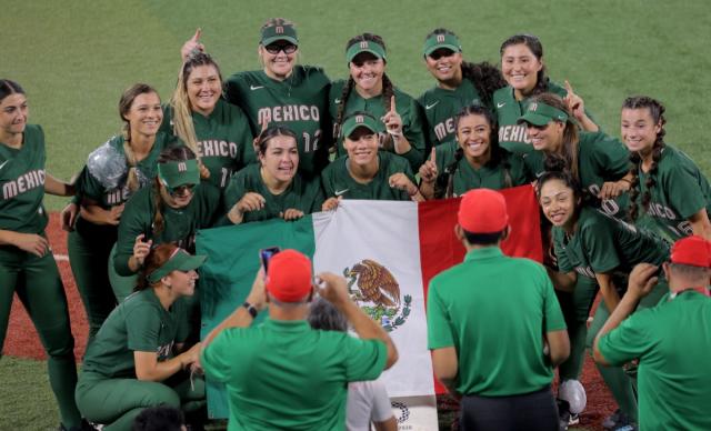 Olympics 2021 - Mexico softball team tosses uniforms in Olympic Village  trash - ESPN