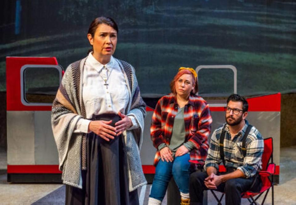 Dalia Alemán tells Melissa Almaguer and Chris Anthony Ferrer why she parted ways with religious life in Vanessa Garcia’s “#Graced.”