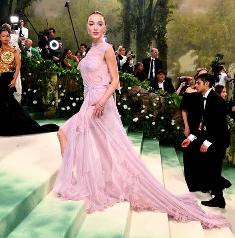 <p>Matt Crossick/PA Images via Getty</p> Phoebe Dynevor at the 2024 Met Gala