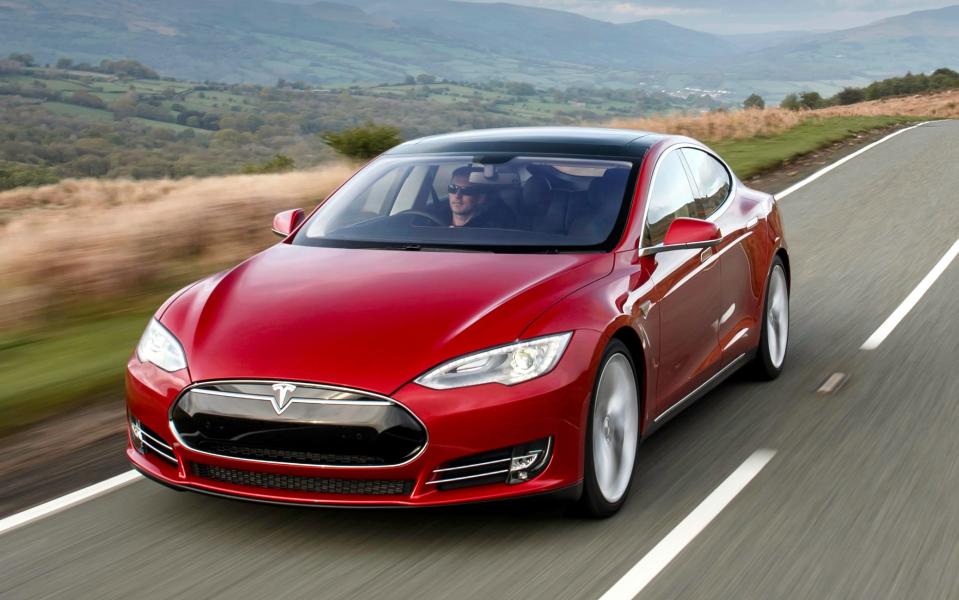 Tesla Model S - action