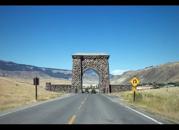 Roosevelt Arch. (Nathan Young, Flickr)