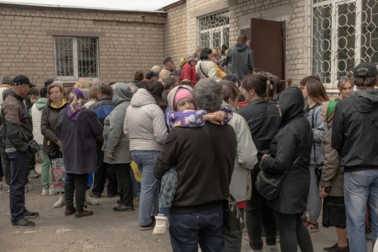 Thousands of people have been evacuated from border areas in Ukraine's Kharkiv region (Roman PILIPEY)