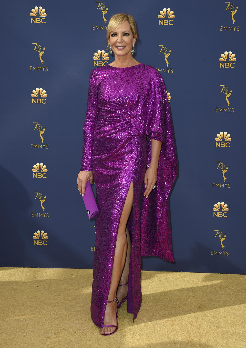 Allison Janney llega a la 70a entrega de los Emmy el lunes 17 de septiembre de 2018, en el Microsoft Theater en Los Angeles. (Photo by Jordan Strauss/Invision/AP)