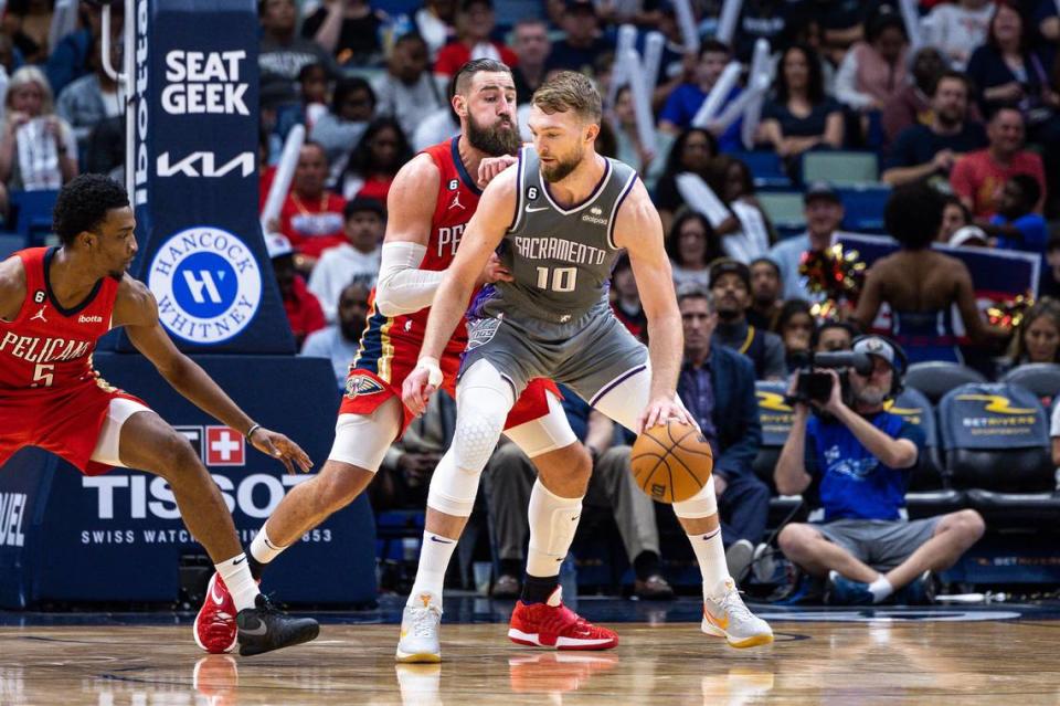 Sacramento Kings forward Domantas Sabonis (10) dribbles against New Orleans Pelicans center Jonas Valanciunas (17) during the second half at Smoothie King Center on April 4, 2023.