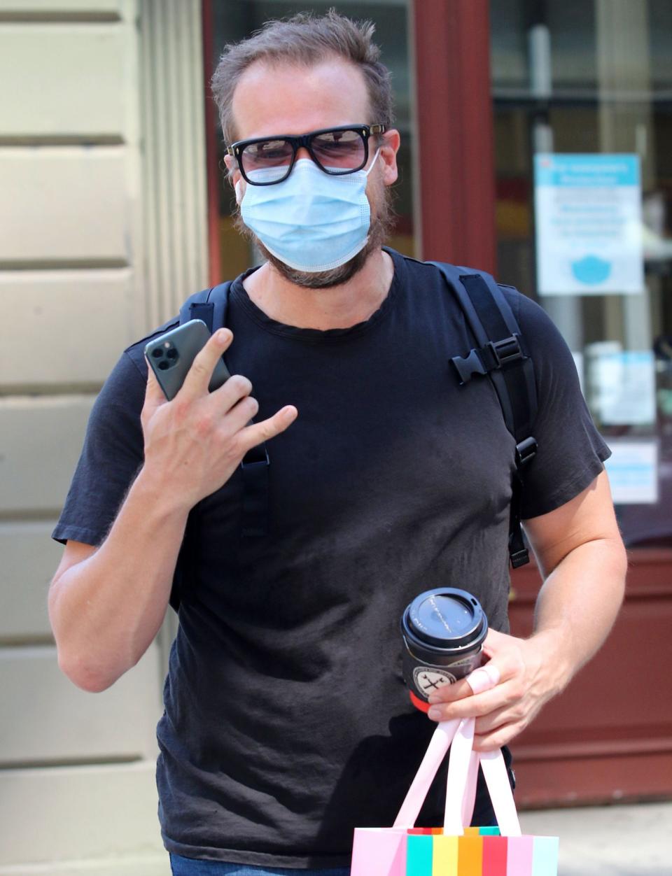 <p>David Harbour is in great spirits as he braves the ongoing N.Y.C. heatwave to do some shopping on Wednesday. </p>