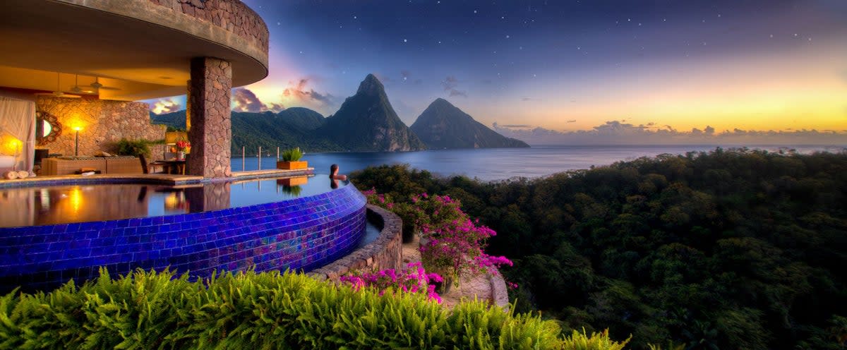 The Galaxy Suite at Jade Mountain (Handout)