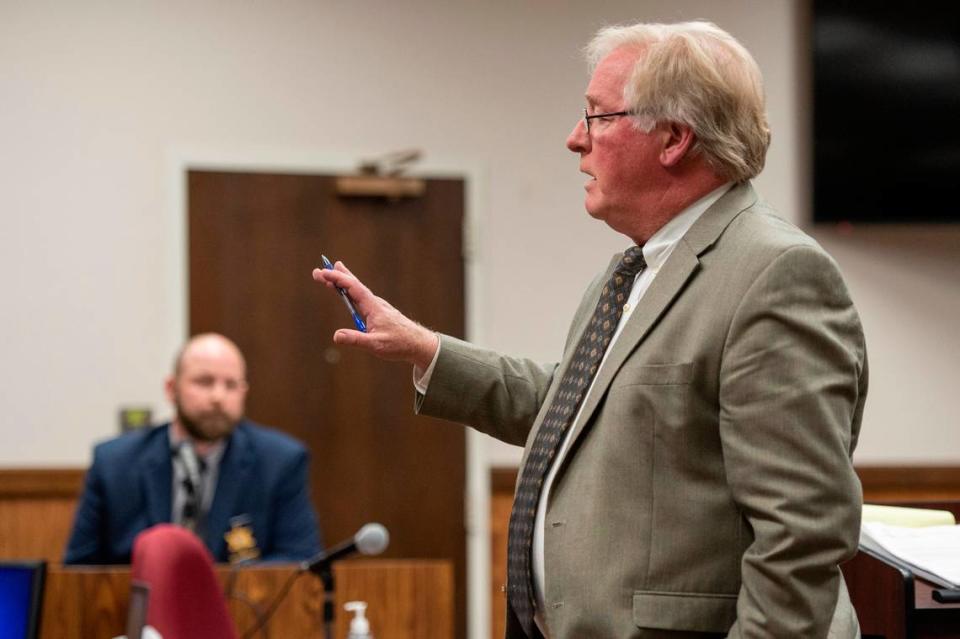 Attorney Tim Holleman questions investigator Hancock County sheriff’s investigator Kris Robbins on the witness stand during a probable cause hearing for Mississippi Highway Patrol Master Sgt. Dale Decamp at Harrison County Circuit Court in Gulfport on Thursday, Feb. 17, 2022.