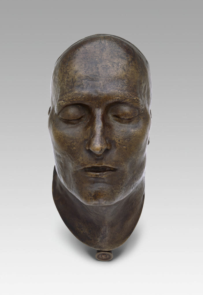 A bust of Napoleon Bonaparte with eyes closed and no hair