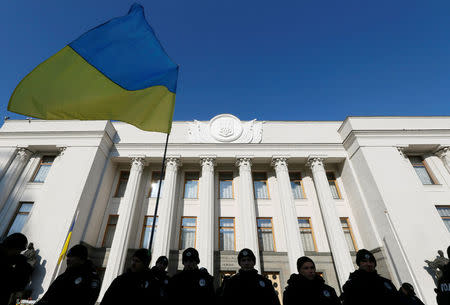 Police officers stand guard during a rally in front of the Ukrainian parliament building in Kiev, Ukraine, October 18, 2016. REUTERS/Valentyn Ogirenko