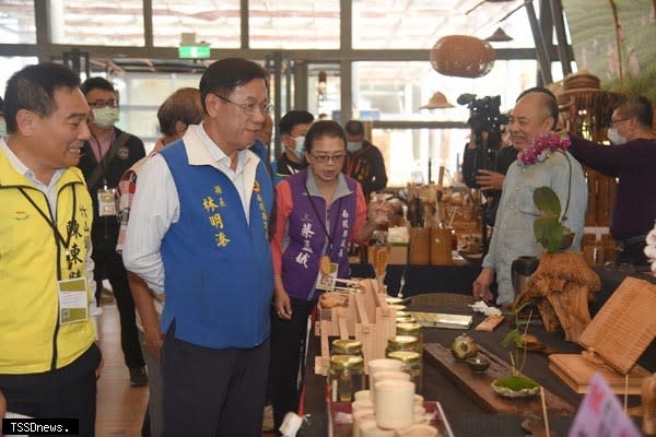 南投縣長林明溱到南投太極美地-竹山文化園區，視察園區營運情形。(記者蔡榮宗攝)