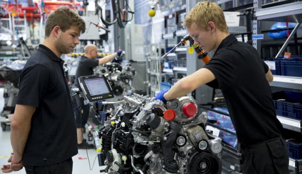 Mercedes-AMG Factory in Germany - Trainee Supervised Building V8 Engine