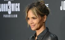 <p>Mit 21 Jahren musste Halle Berry aus finanzieller Not in einer Obdachlosenunterkunft wohnen. Ihre Mutter hatte ihr den Geldhahn zugedreht, weil sie nach Chicago ging, um Schauspielerin zu werden. Heute ist Halle Millionärin. (Bild: Albert L. Ortega/Getty Images)</p> 