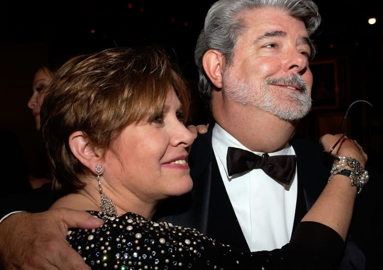 US ctress Carrie Fisher and director George Lucas pose during the 33rd AFI Life Achievement Award tribute to George Lucas at the Kodak Theatre in Hollywood, California in June 2005