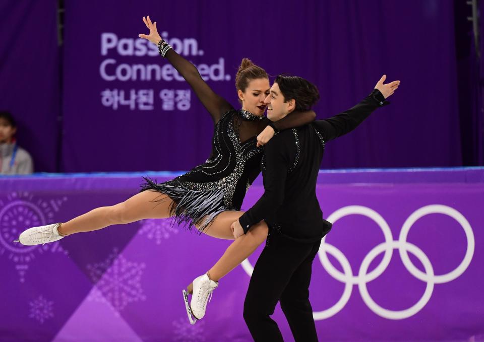 <p>Turkey’s Alper Ucar and Turkey’s Alisa Agafonova compete in the ice dance short dance of the figure skating event during the Pyeongchang 2018 Winter Olympic Games at the Gangneung Ice Arena in Gangneung on February 19, 2018. / AFP PHOTO / Roberto SCHMIDT </p>