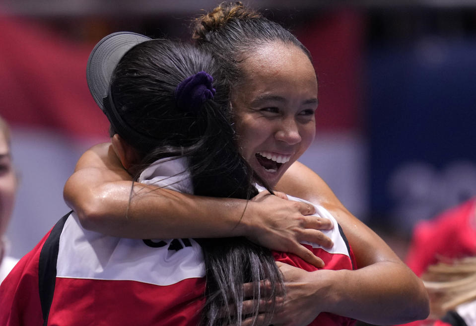 Canada's Leylah Fernandez celebrates after wining against Italy's Jasmine Paolini during their final singles tennis match at the Billie Jean King Cup finals at La Cartuja stadium in Seville, southern Spain, Spain, Sunday, Nov. 12, 2023. (AP Photo/Manu Fernandez)