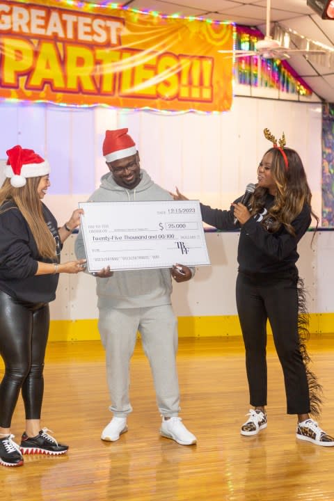 <em>Taneka Boles and WFLA’s Deanne King give $25,000 check to Gentlemen’s Quest for families.</em><br>Courtesy: Holly K Photography