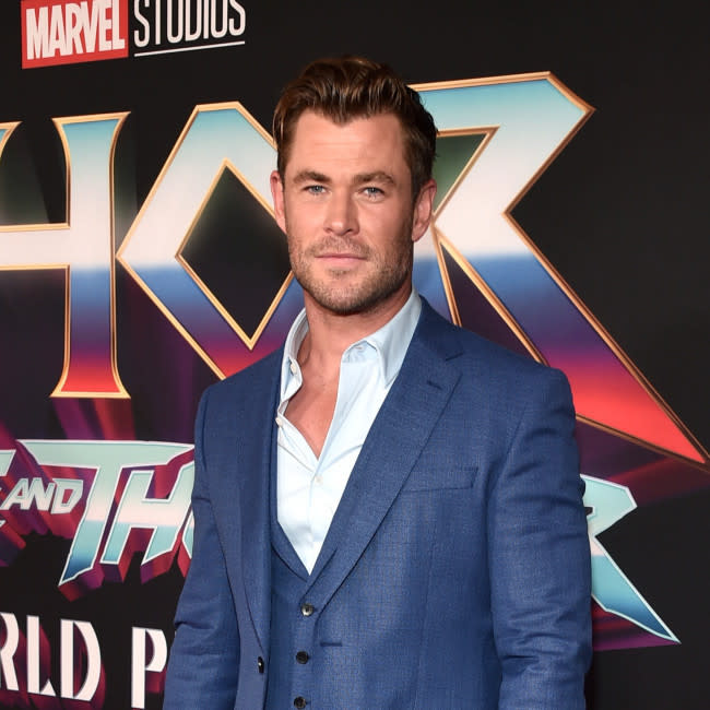 Chris Hemsworth piensa en 'bajar la velocidad' tras la advertencia de Alzheimer credit:Bang Showbiz