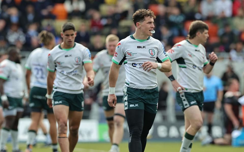 Henry Arundel (C) of London Irish looks dejected