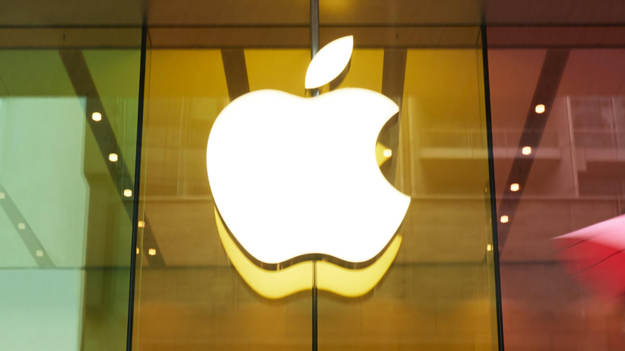 Apple logo. 